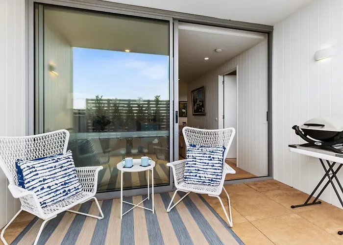 Terrace Getaway 250M To Beach Town Parking Onsite Included 12Pm Check Out