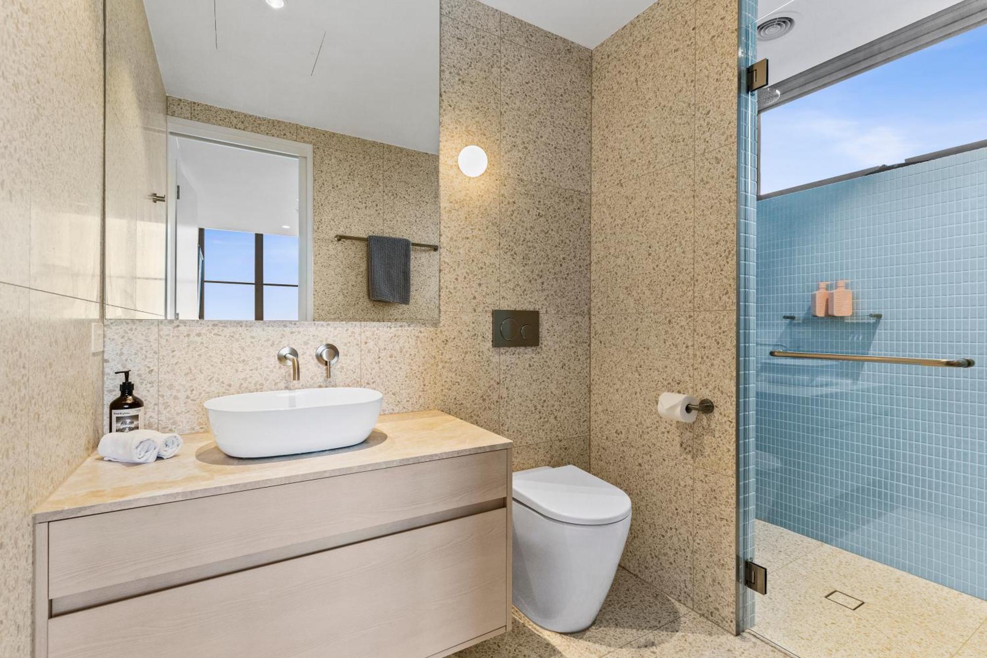 Terrace Getaway 250m To Town Parking Onsite Included 12pm Check Out Apartment *