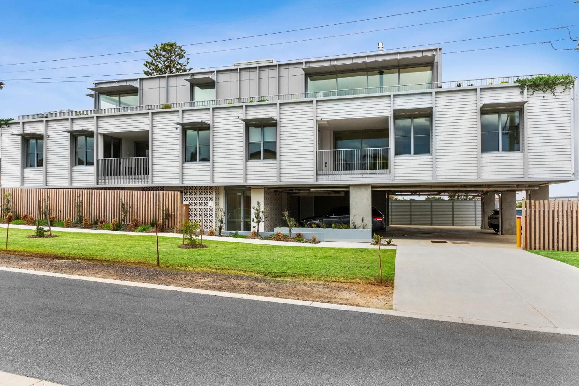 Terrace Getaway 250m To Town Parking Onsite Included 12pm Check Out *