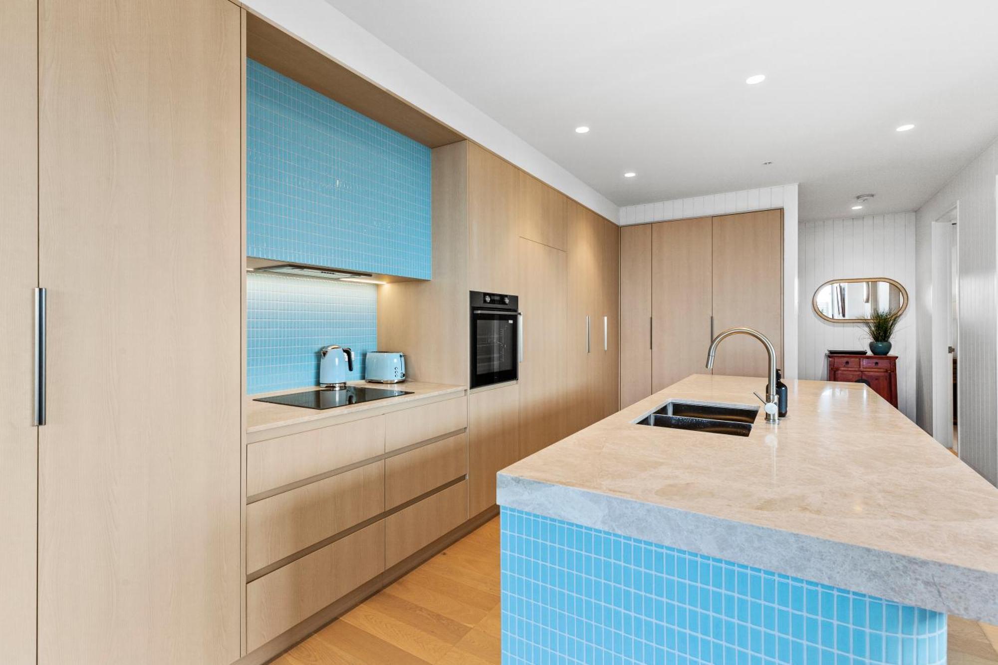 Terrace Getaway 250m To Town Parking Onsite Included 12pm Check Out